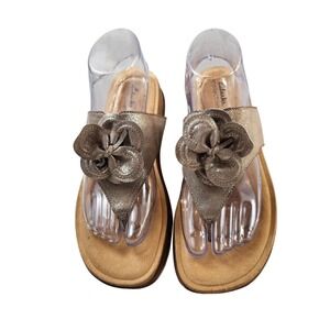 Clarks Collection Brynn Style Taupe Metallic Flower Thong Sandals Womens 10M